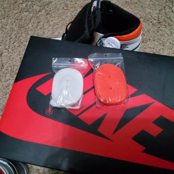 Air Jordan 1 High OG \'Electro Orange (SIZE 9.5)